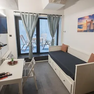 Peaceful Basement With Terrace & Free Gym Апартаменты